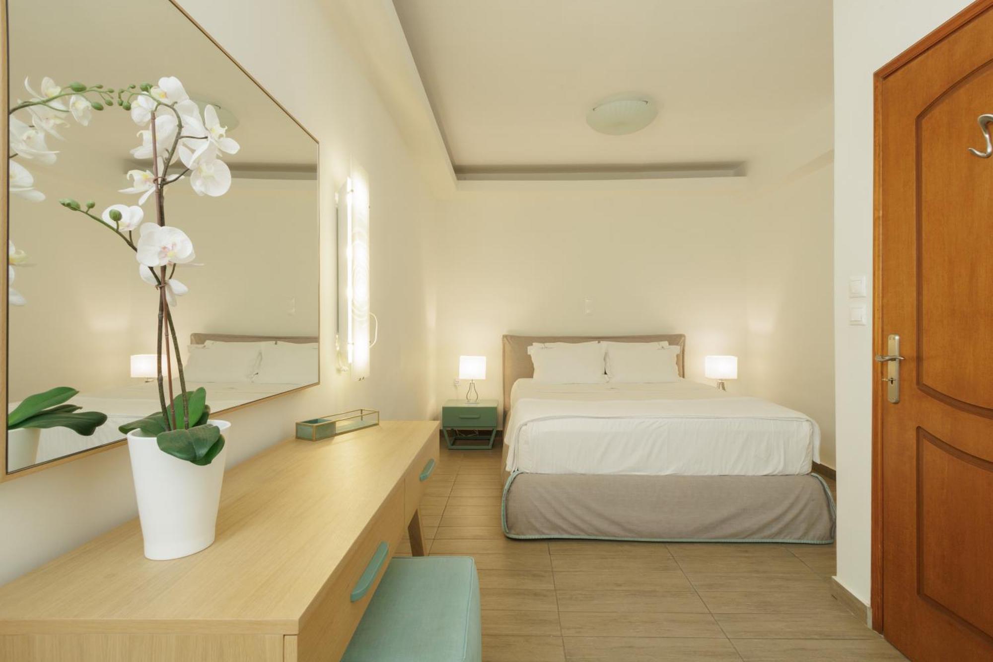 Blue Horizon Suites Parálion Ástros 外观 照片