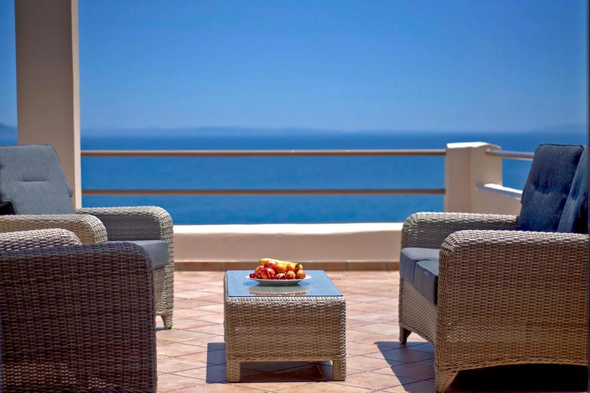 Blue Horizon Suites Parálion Ástros 外观 照片